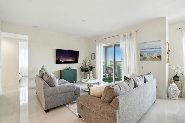 Foto del edificio - 15900 Royal Pointe Ln