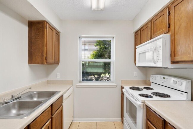 Foto del edificio - 8703 Schick Rd