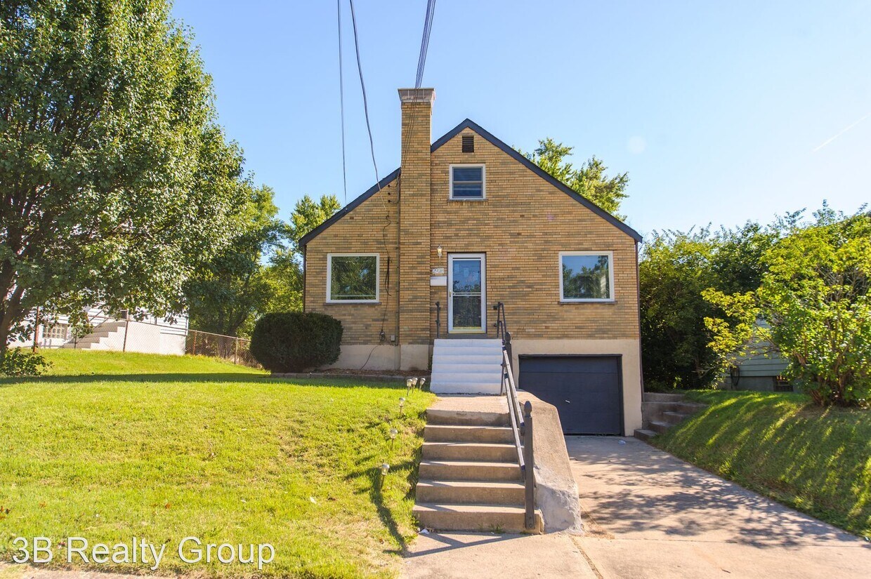 Foto principal - 3 br, 1 bath House - ROYAL GLEN 2928