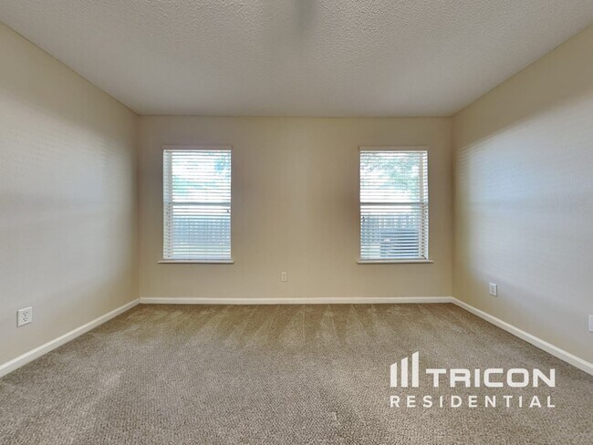 Foto del edificio - 7134 Beekman Lake Dr