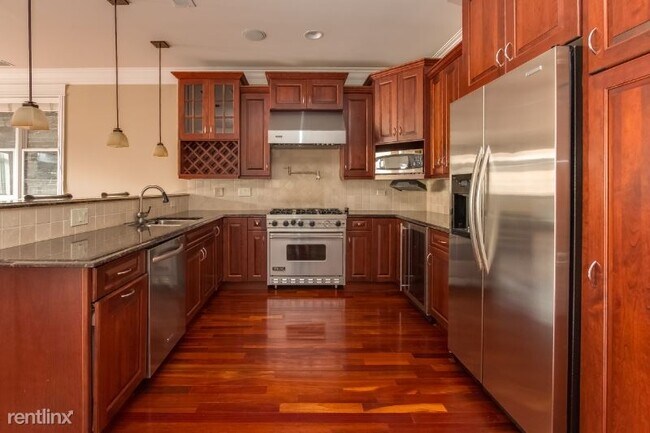 Foto del edificio - 3021 N Southport Ave