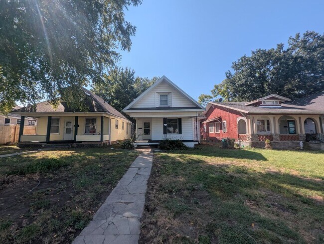 Building Photo - 2622 Monterey St