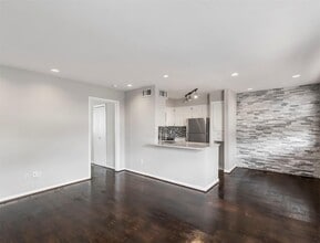 Building Photo - 309 Stratford St