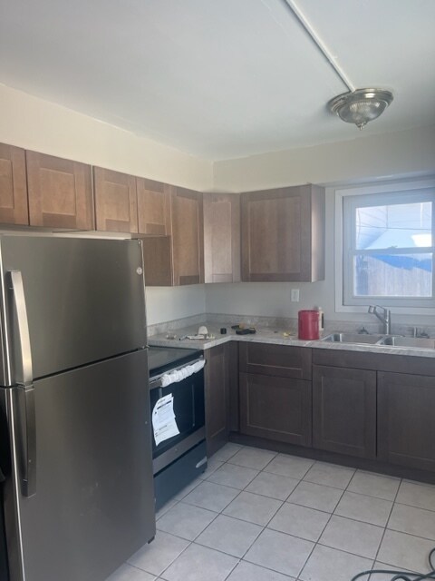 Primary Photo - 902 N 11th Ave E