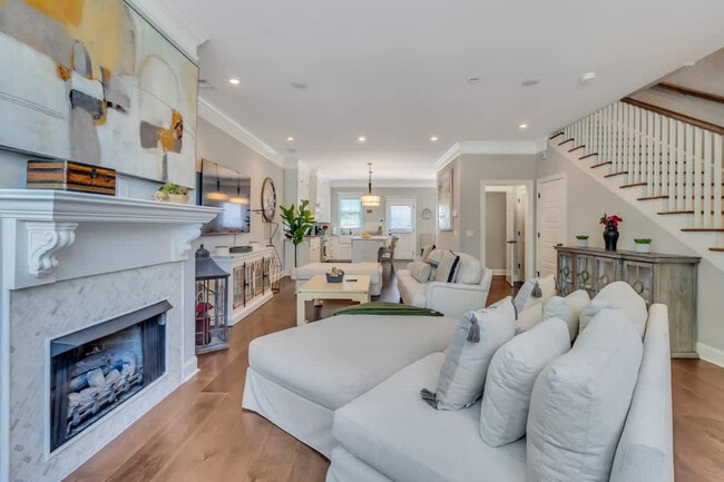 Building Photo - 305 Alice St