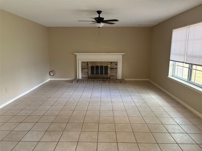 Foto del edificio - 3310 Mulberry Hill Ln