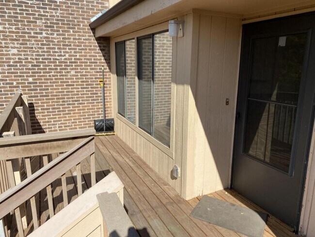 Building Photo - 603 Park, Unit 303