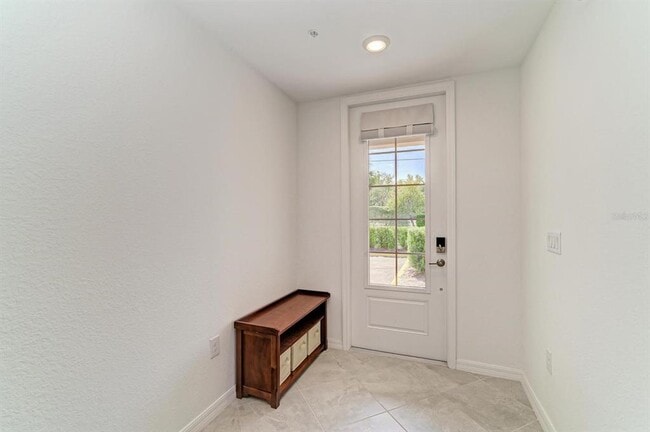 Building Photo - 5687 N Honore Ave