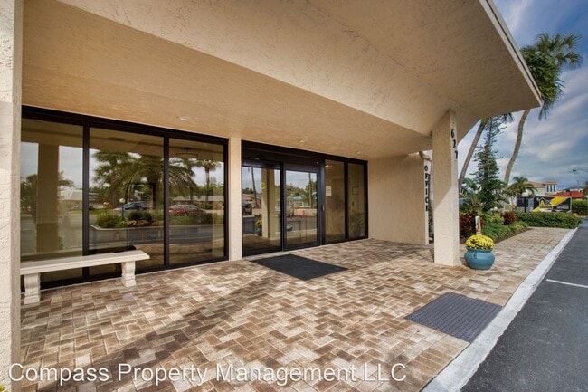 Building Photo - 2 br, 2 bath House - 627 Alhambra Road #701