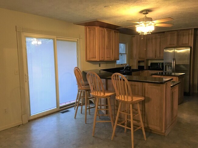 Foto del edificio - Gorgeous 4 BR/2.5 BA Single Family Home in...