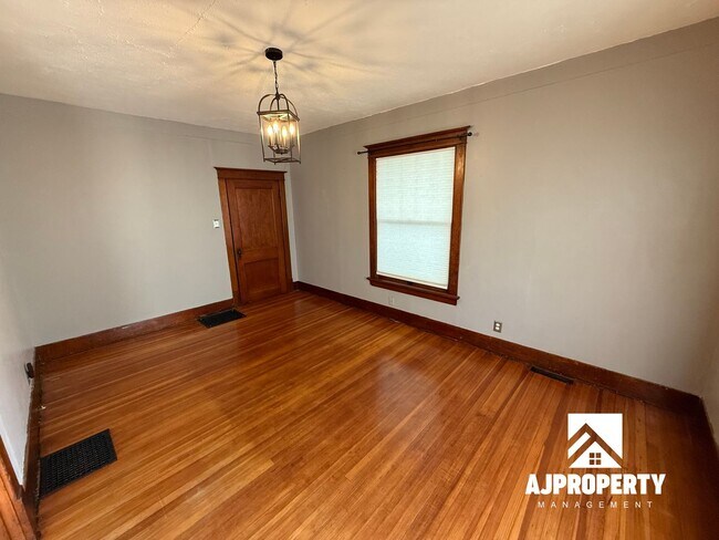 Foto del edificio - 821 N Prairie Ave