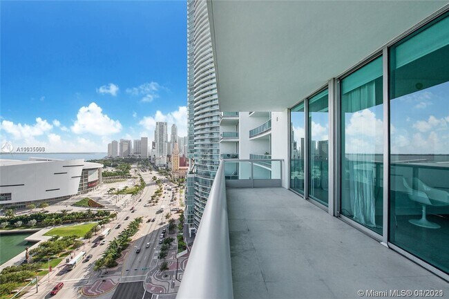 Foto del edificio - 900 Biscayne Blvd