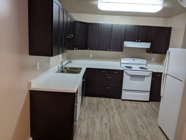 Building Photo - 3 Bed 1.5 Bath Unit in Edmonton, AB