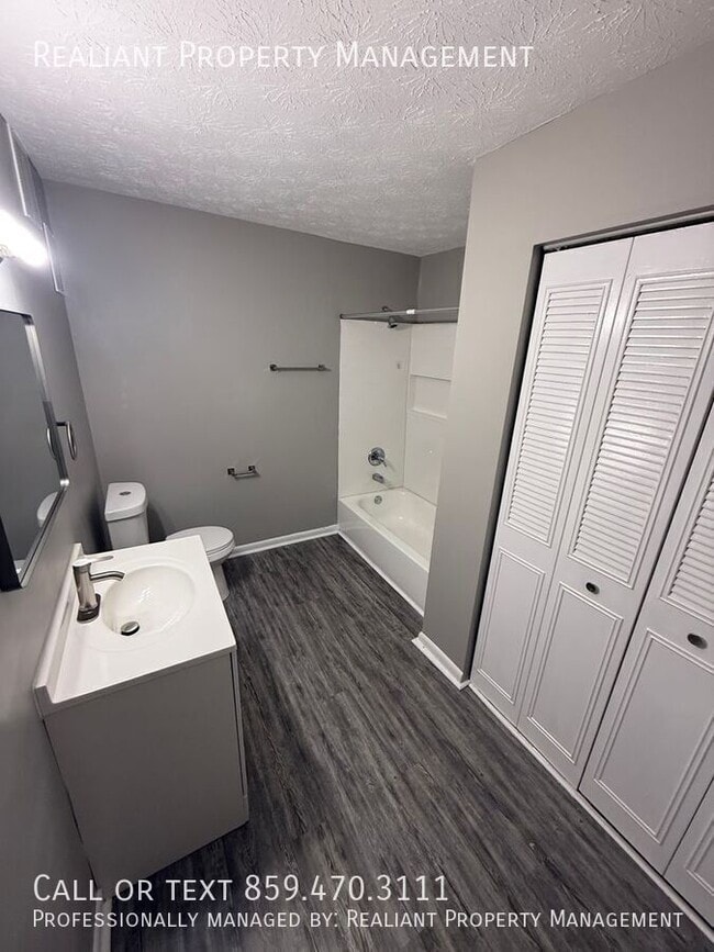 Foto del edificio - 2074 Fairmont Ct