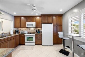 Building Photo - 6900 Dennis Cir