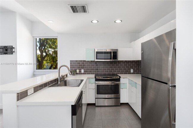 Building Photo - 1125 West Ave