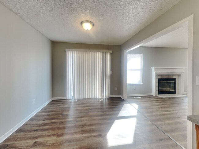 Building Photo - 19923 E 17th St N