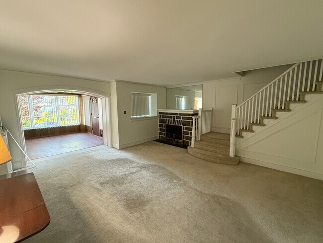 Building Photo - 5637 Wyndale Ave