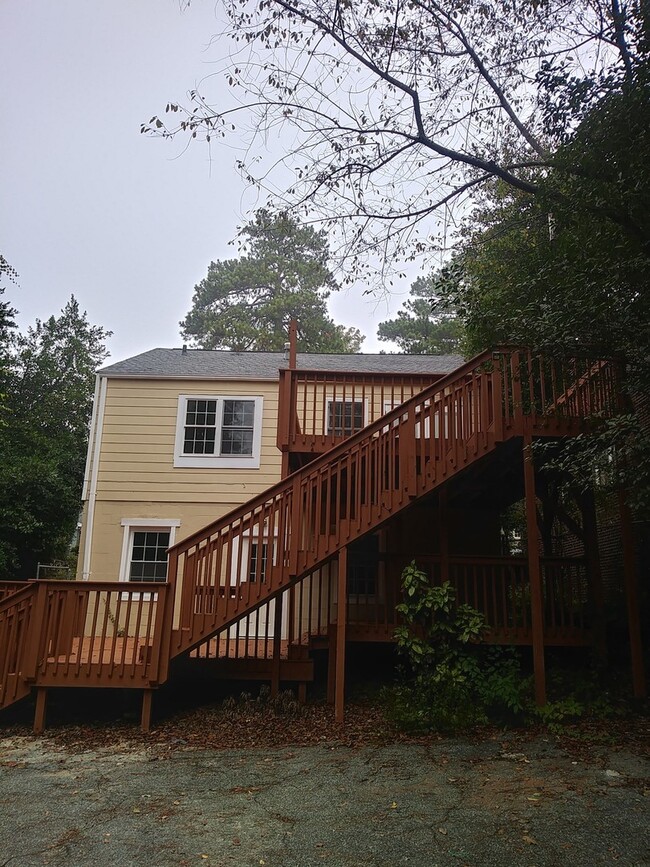 Building Photo - Move In Ready 4 Bedroom 2 Bath Home In Pri...