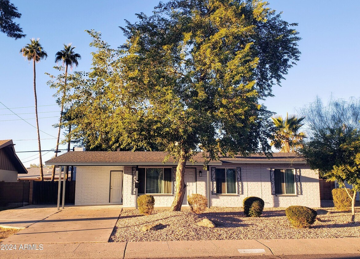 Primary Photo - 1622 Alameda Dr