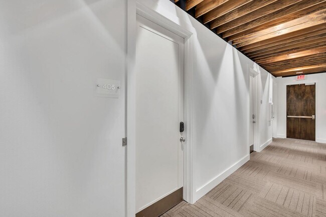 Foto del edificio - Furnished West End Luxury Condo