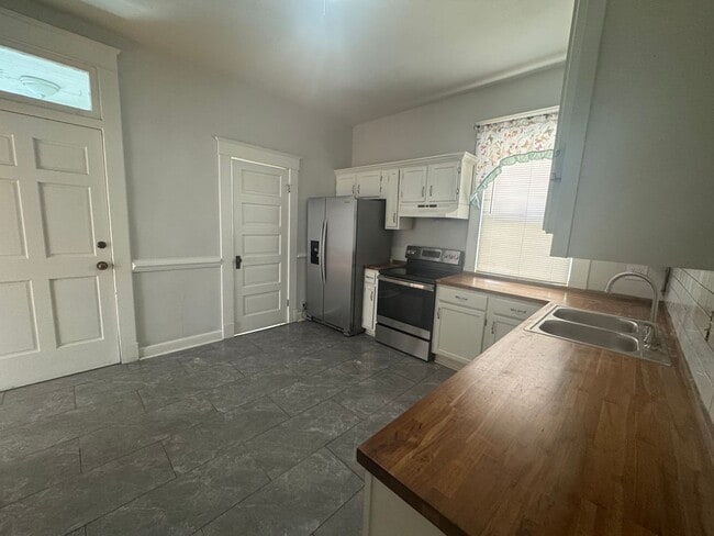 Photo - 1311 Carr Ave House