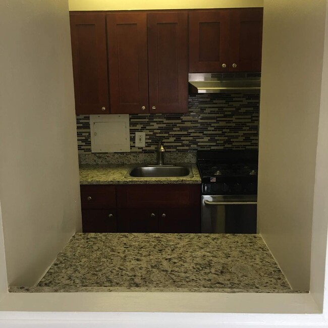 Kitchen - 2101 Chestnut St