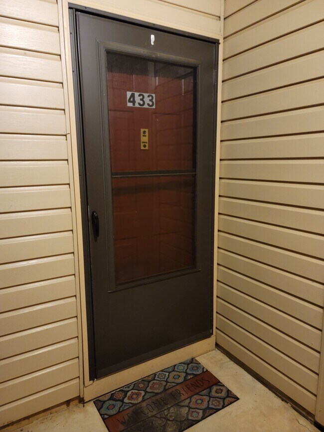 Foto del edificio - 433 Danbury Ln