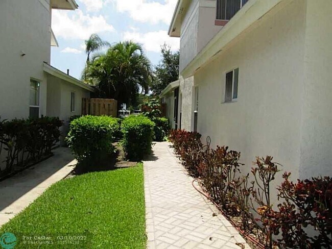 Foto del edificio - 6061 Old Court Rd