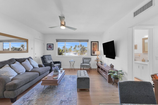 Foto del edificio - 406 S Cypress Rd