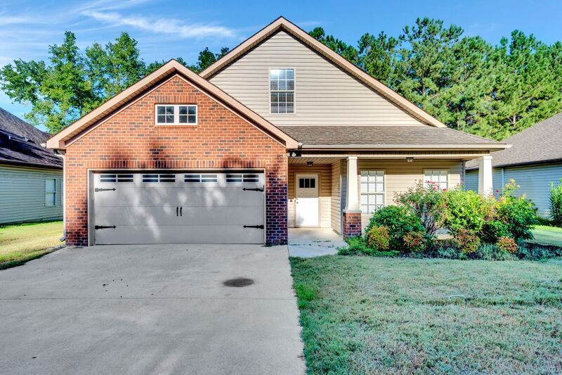 132 Stonebriar Dr, Calera, AL 35040 House Rental in Calera, AL