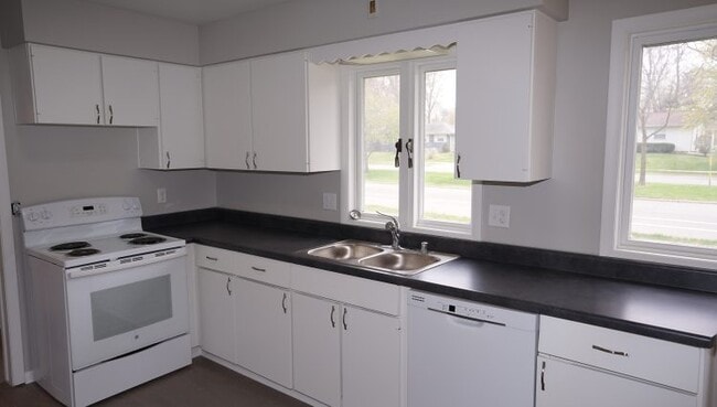Foto del edificio - 222 S Whitney Way