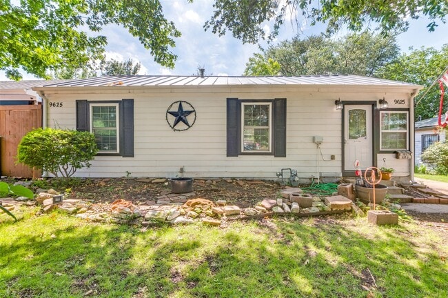 Building Photo - 9625 Larga Dr