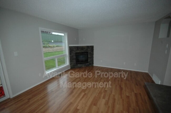 Building Photo - 57 Vaughn Ave