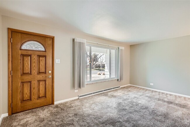 Building Photo - Beautiful 3-Bedroom Home in Denver – Avail...