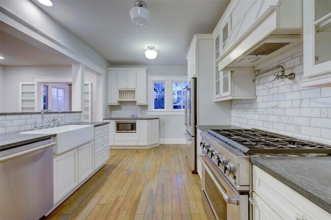 Foto del edificio - 1205 Enfield Rd