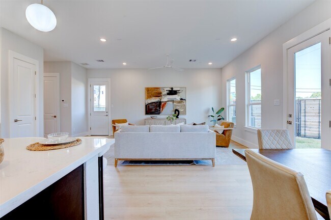 Foto del edificio - 5138 Rosslyn Rd