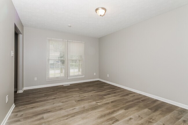 Foto del edificio - 7820 Bryden Dr