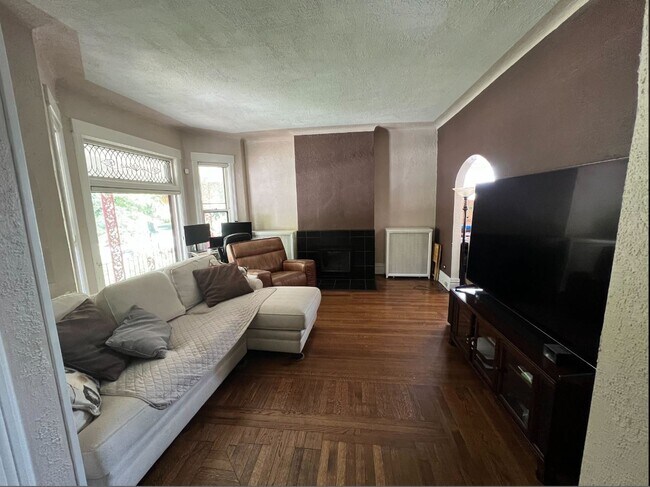 Living Room - 713 S Maple Ave