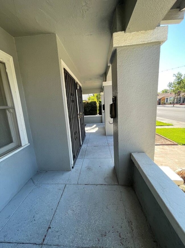 Building Photo - 517 E Olive Ave