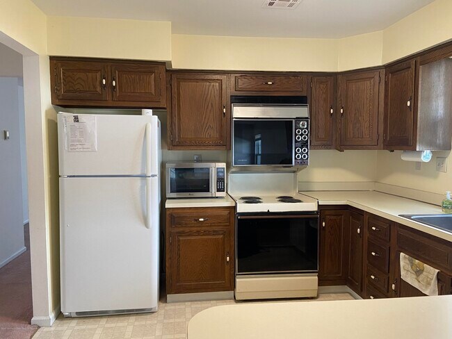 Foto del edificio - 142 Everest Dr S