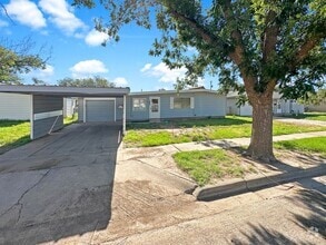Building Photo - 1820 N Gila Dr