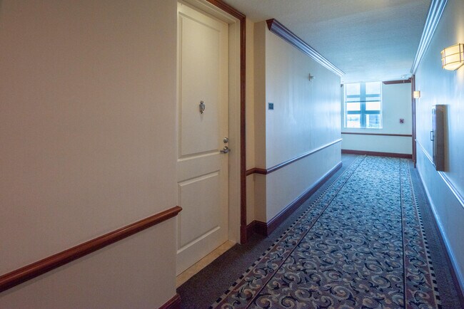 Building Photo - 403 S Sapodilla Ave