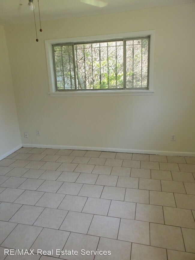 Building Photo - 3 br, 2 bath House - 916 Deer Park
