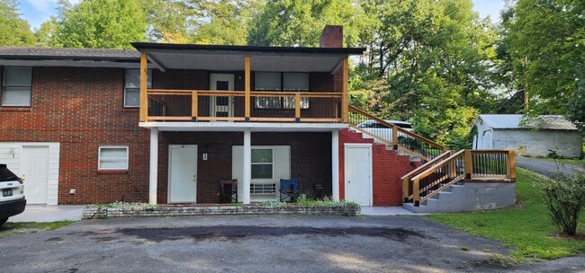 Building Photo - 3401 Hazelwood Ln