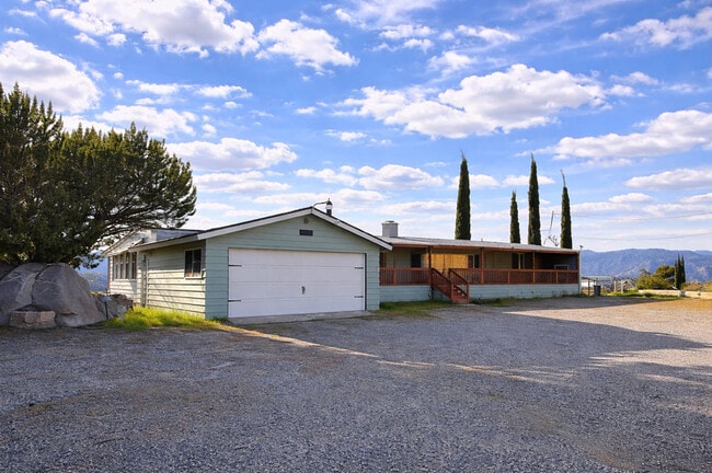 Building Photo - 121 Larch Ct