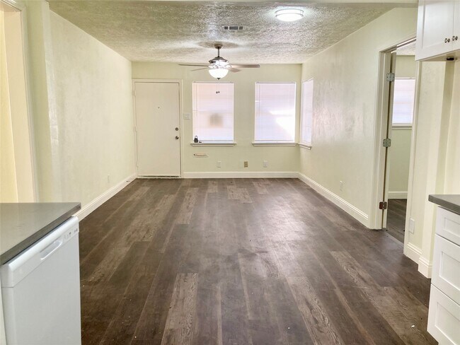 Foto del edificio - 10124 Homestead Rd