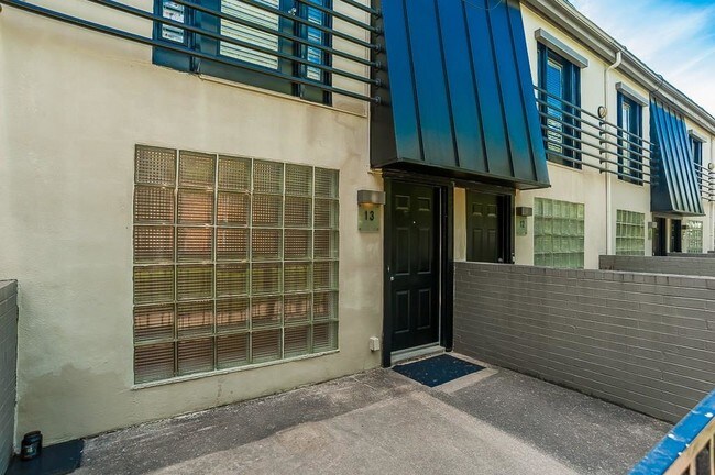 Building Photo - 4414 Buena Vista St