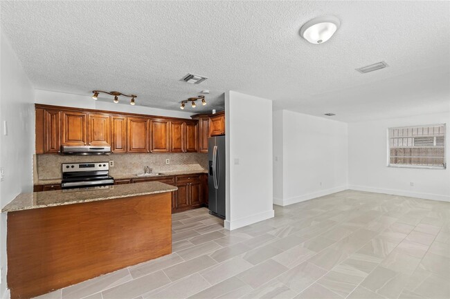 Building Photo - 6895 Southwest 39th Street, Miami, FL 3315...