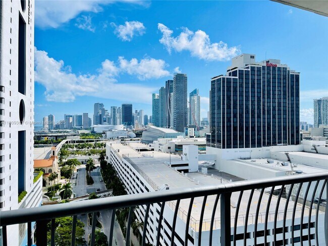 Foto del edificio - 1750 N Bayshore Dr